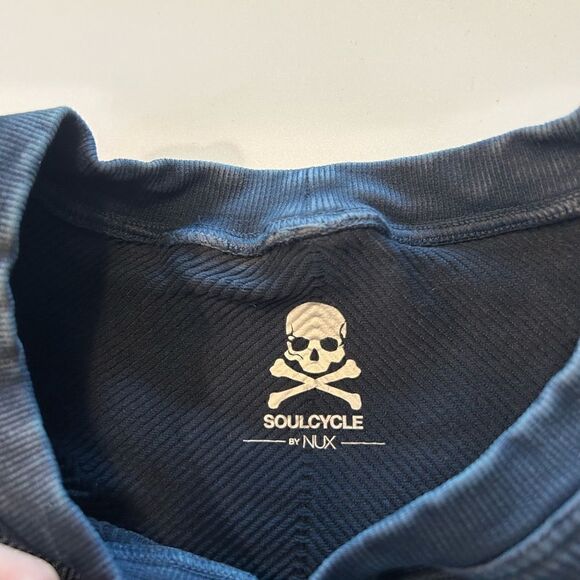 NUX crop top - Picture 2 of 3